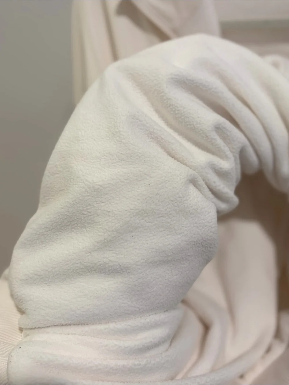 ALO Yoga Elevation Cropped Jacket in Cream